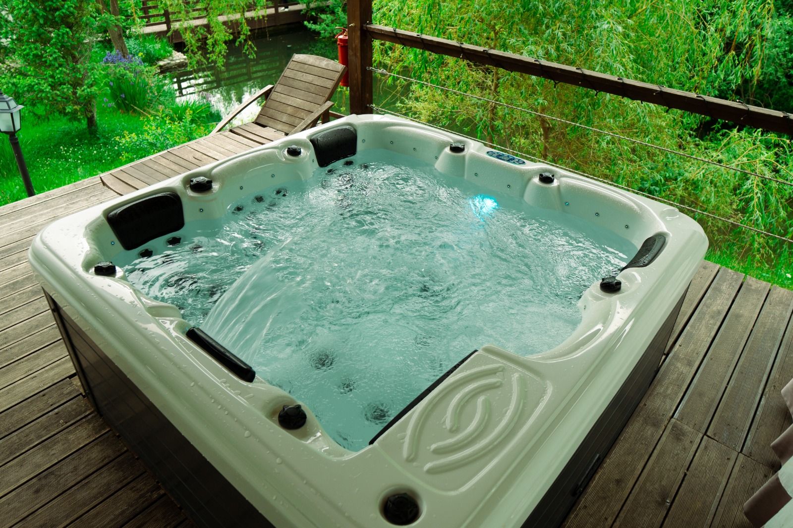 Құлақтағы әйелдердің суреттері