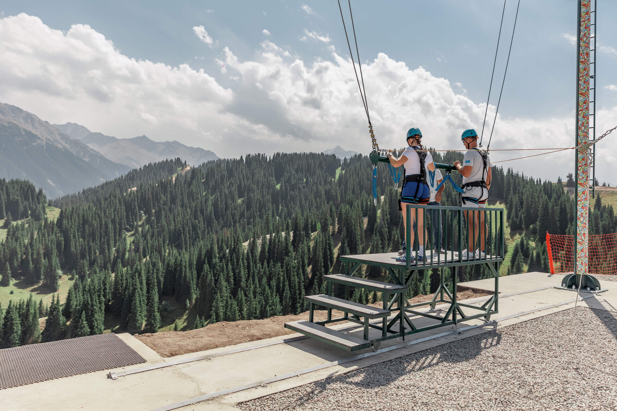 Анасы ұлының мүшесін, ал әжесі анасын жалайды