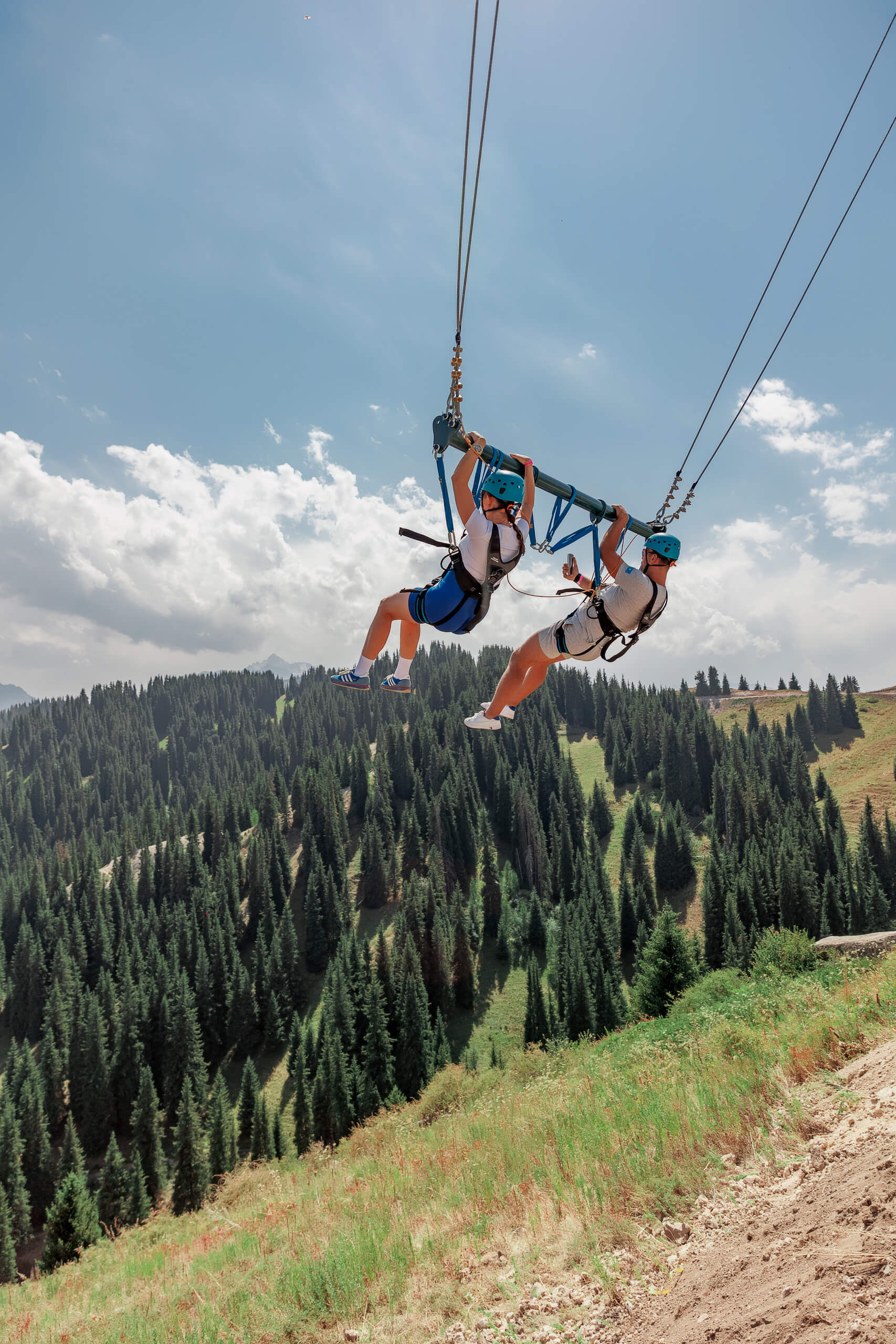 Әйелімнің тамағына тығылды